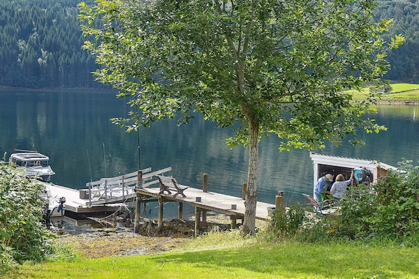 Foto van Kustsereniteit in Settem Fjord-By Traum - Vakantiehuis in Bøfjorden - WaterView