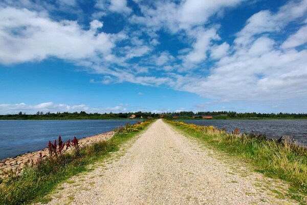 Foto van Betoverende toevluchtsoord in Henne Stad-By Traum - Vakantiehuis in Henne - WaterView