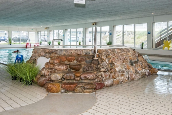 Foto van 4 persoons vakantie huis op een vakantie park - Vakantiehuis in Ringkøbing - Pool