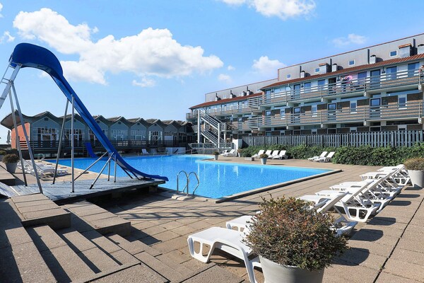 Foto van 4 persoons vakantie huis op een vakantie park in Faaborg - Pool