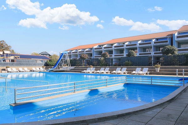 Foto van 4 persoons vakantie huis op een vakantie park in Faaborg - Pool