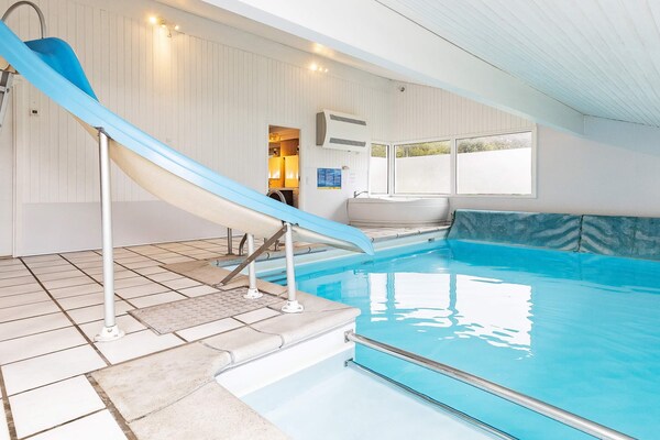 Foto van Luxe Pool House Retreat in Saltum - Vakantiehuis in Saltum - Pool