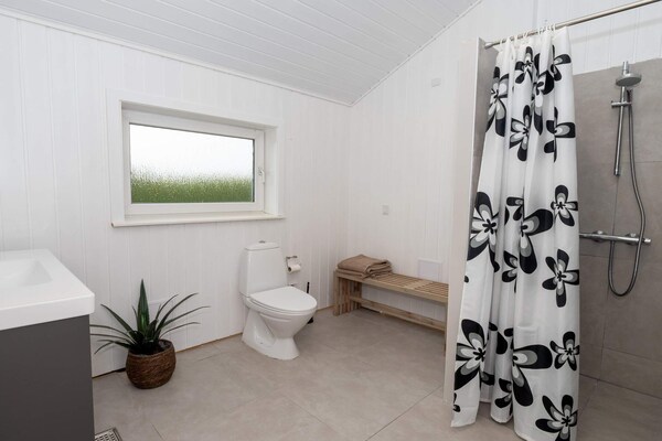 Foto van Modern Strandverblijf -- By Traum Ferienwohnungen - Vakantiehuis in Harboøre - Indoor