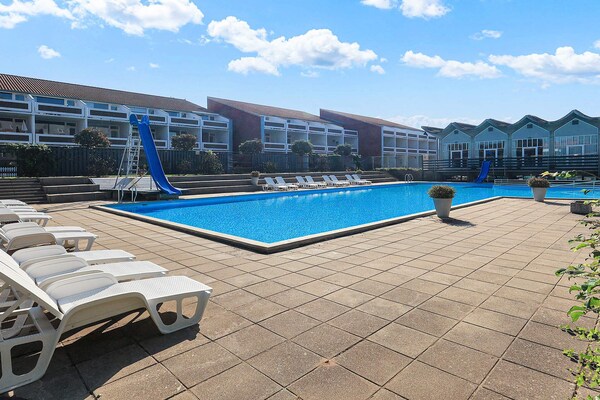 Foto van 4 persoons vakantie huis op een vakantie park in Faaborg - Pool