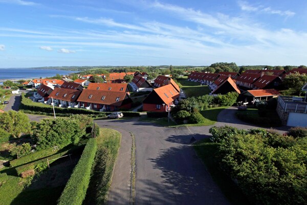 Foto van 5 persoons vakantie huis op een vakantie park in Gudhjem - View