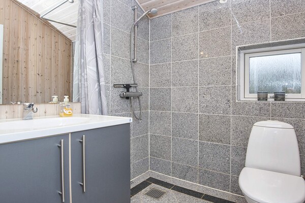 Foto van Luxe retraite met spa -- By Traum Ferienwohnungen - Vakantiehuis in Hemmet - Indoor