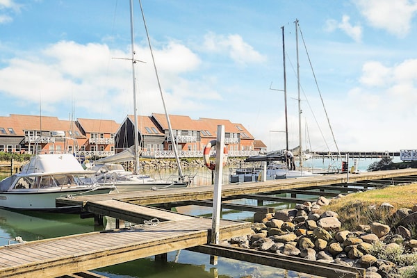 Foto van 4 persoons vakantie huis op een vakantie park in Borre - WaterView