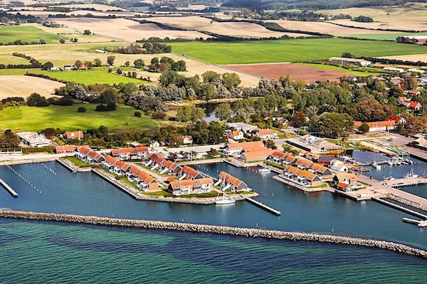 Foto van 4 persoons vakantie huis op een vakantie park in Borre - Outdoor