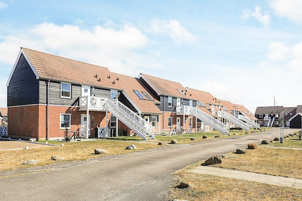Foto van 4 persoons vakantie huis op een vakantie park in Borre - Outdoor