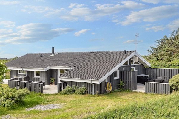 Foto van Luxe strandhuis met spa - Vakantiehuis in Hjørring - View