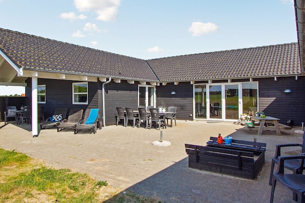 Foto van Luxe zwembad retraite -- By Traum Ferienwohnungen - Vakantiehuis in Løkken - Outdoor