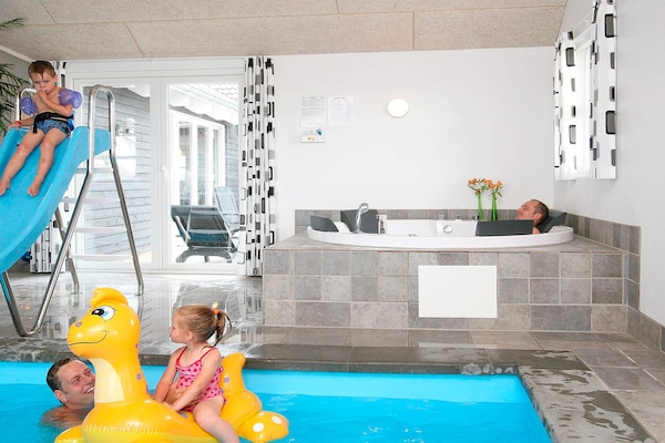 Foto van Luxe zwembad retraite -- By Traum Ferienwohnungen - Vakantiehuis in Løkken - Pool