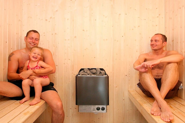 Foto van Luxe zwembad retraite -- By Traum Ferienwohnungen - Vakantiehuis in Løkken - Sauna