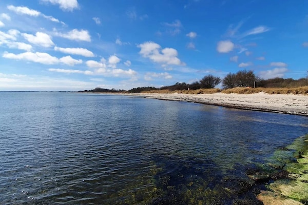 Foto van Luxe vakantieverblijf met zwembad - Vakantiehuis in Idestrup - WaterView
