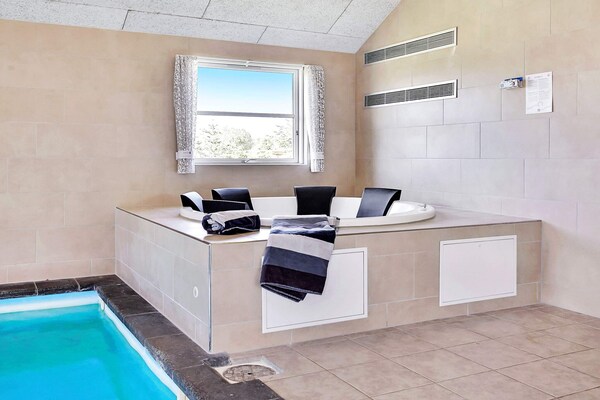 Foto van Luxe vakantieverblijf met zwembad - Vakantiehuis in Idestrup - Spa