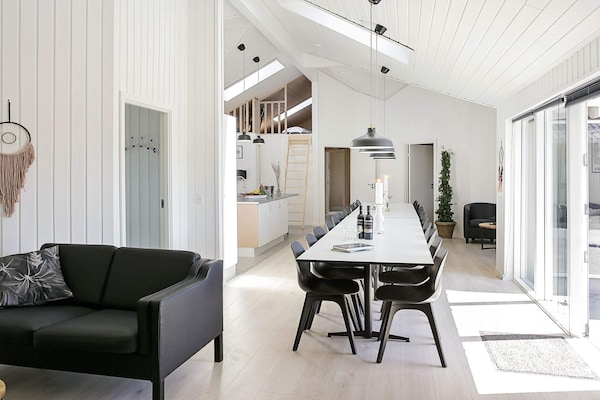 Foto van Luxe vakantieverblijf met zwembad - Vakantiehuis in Idestrup - Indoor
