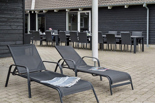 Foto van Luxe vakantieverblijf met zwembad - Vakantiehuis in Idestrup - Outdoor