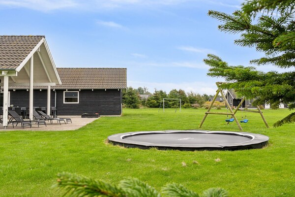 Foto van Luxe vakantieverblijf met zwembad - Vakantiehuis in Idestrup - Outdoor