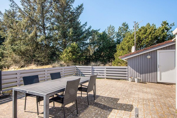 Foto van Luxe vakantieverblijf met zwembad - Vakantiehuis in Blåvand - View