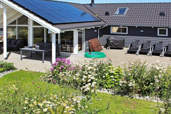 Foto van Luxe wellnessresort met spa - Vakantiehuis in Idestrup - Outdoor
