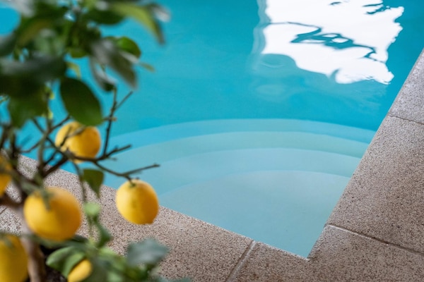 Foto van Luxe retraite met zwembad -- By Traum Ferienwohnungen - Pool