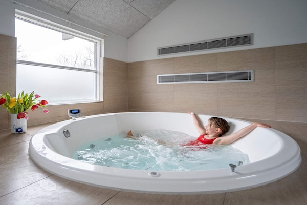 Foto van Luxe retraite met zwembad -- By Traum Ferienwohnungen - Spa