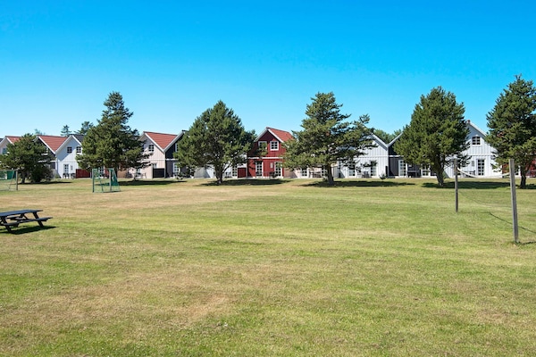 Foto van 10 persoons vakantie huis op een vakantie park in Blåvand - View