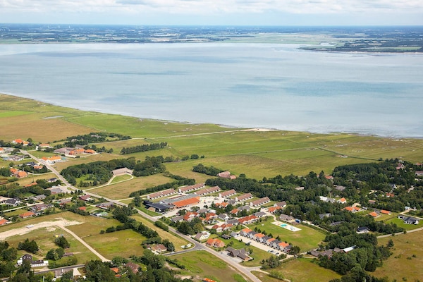 Foto van 4 persoons vakantie huis op een vakantie park in Blåvand - Outdoor