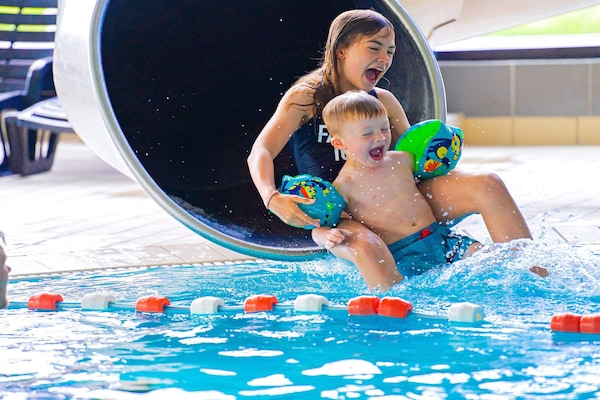 Foto van 4 persoons vakantie huis op een vakantie park in Blåvand - Pool