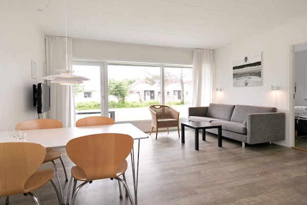 Foto van 4 persoons vakantie huis op een vakantie park in Blåvand - Indoor