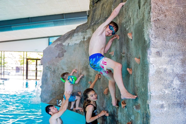 Foto van 4 persoons vakantie huis op een vakantie park in Blåvand - Pool