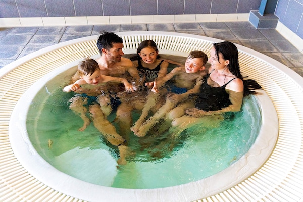 Foto van 2 persoons vakantie huis op een vakantie park in Blåvand - Pool