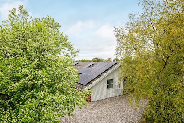Foto van Luxe vakantieverblijf met zwembad - Vakantiehuis in Juelsminde - View