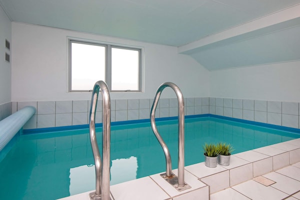 Foto van Luxe vakantieverblijf met zwembad - Vakantiehuis in Juelsminde - Pool