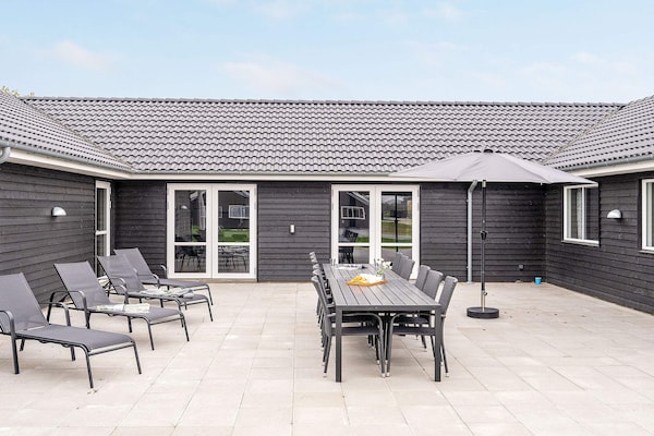 Foto van Luxe strandhuis voor 20 personen - Vakantiehuis in Sydals - Outdoor