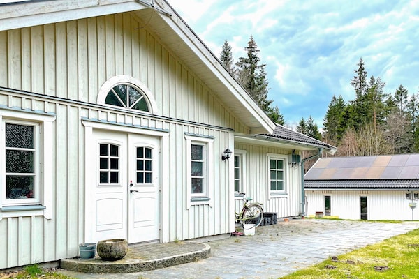 Foto van Gezinsvriendelijk huis met uitzicht op de natuur - Vakantiehuis in ULRICEHAMN - Outdoor