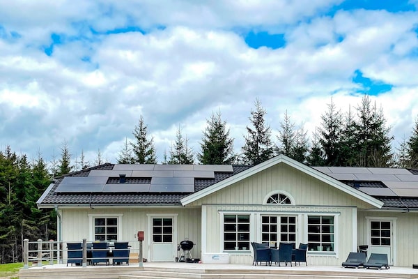 Foto van Gezinsvriendelijk huis met uitzicht op de natuur - Vakantiehuis in ULRICEHAMN - Outdoor
