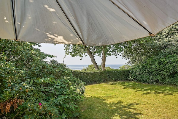 Foto van Charmant huisje aan zee - Vakantiehuis in Aakirkeby - View