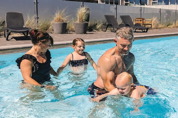 Foto van 4 persoons vakantie huis op een vakantie park in Blokhus - Pool