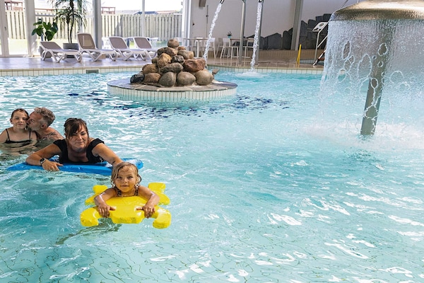 Foto van 4 persoons vakantie huis op een vakantie park in Blokhus - Pool