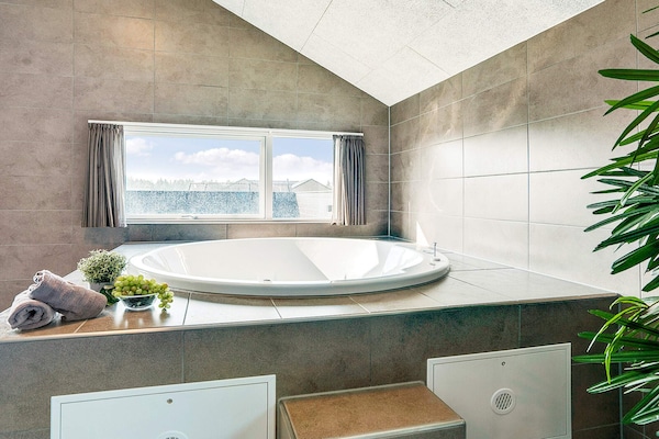 Foto van Luxe vakantieverblijf met zwembad - Vakantiehuis in Nørre Nebel - Spa