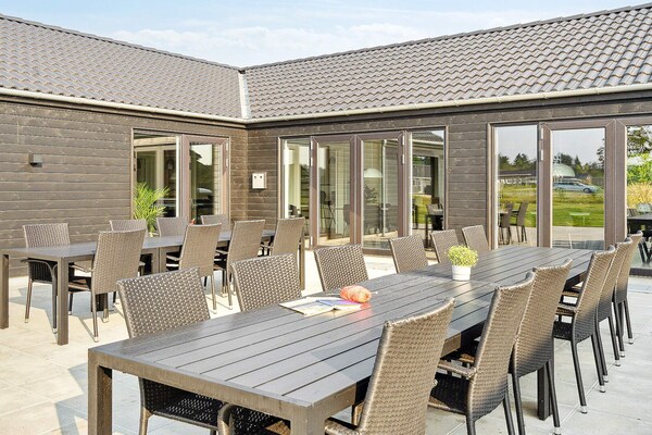 Foto van Luxe vakantieverblijf met zwembad - Vakantiehuis in Nørre Nebel - View