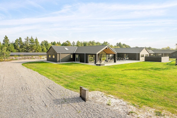 Foto van Luxe vakantieverblijf met zwembad - Vakantiehuis in Nørre Nebel - View