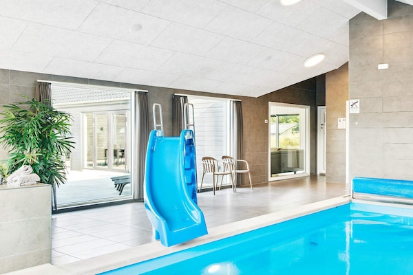 Foto van Luxe vakantieverblijf met zwembad - Vakantiehuis in Nørre Nebel - Pool
