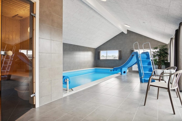 Foto van Luxe vakantieverblijf met zwembad - Vakantiehuis in Nørre Nebel - Pool