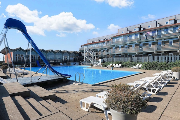 Foto van 4 persoons vakantie huis op een vakantie park in Faaborg - Pool