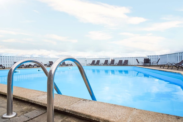 Foto van Moderne loft met uitzicht op zee - Vakantiehuis in Allinge - Pool