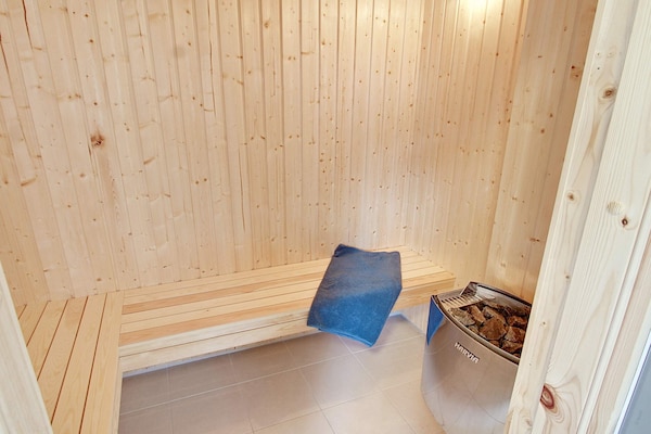 Foto van Luxe vakantieverblijf in Asserbo - Vakantiehuis in Frederiksværk - Sauna