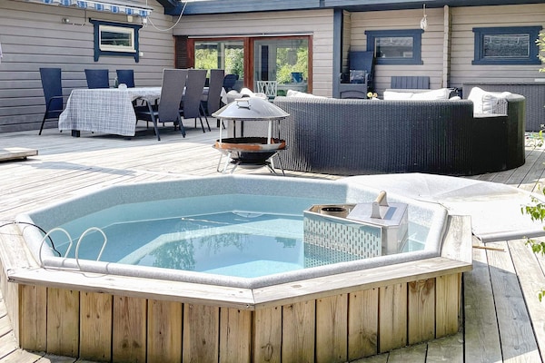 Foto van Huisje met hottub in Rejmyre - Vakantiehuis in Rejmyre - Outdoor