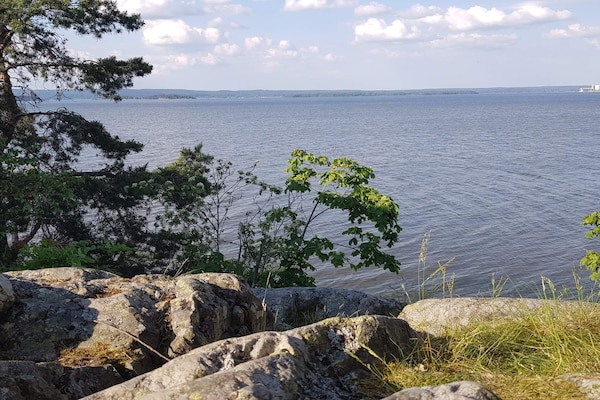 Foto van Huisje met hottub in Rejmyre - Vakantiehuis in Rejmyre - WaterView